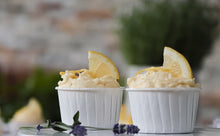 Lade das Bild in den Galerie-Viewer, BAKE & NOURISH Backbox Zitronen-Cupcakes