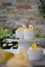 Lade das Bild in den Galerie-Viewer, BAKE & NOURISH Backbox Zitronen-Cupcakes