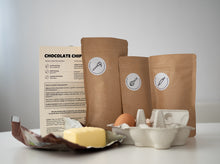 Lade das Bild in den Galerie-Viewer, BAKE & NOURISH Backbox Chocolate Chip Cookies