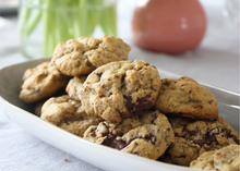 Lade das Bild in den Galerie-Viewer, BAKE & NOURISH Backbox Vegane Chocolate Chip Cookies