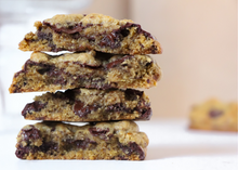 Lade das Bild in den Galerie-Viewer, BAKE & NOURISH Backbox Chocolate Chip Cookies